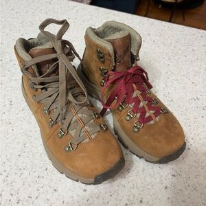 Danner Women’s Mountain 600 Rich Brown Hiking Boots with Vibram Soles Waterproof